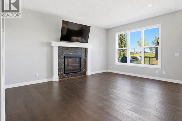 Living room - 290 Masters Avenue Se, Calgary, AB T3M2C1 Photo 5