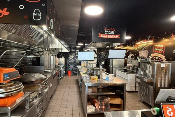 290 W Hunt Club Road, Ottawa, ON K2E0B7 Photo 3