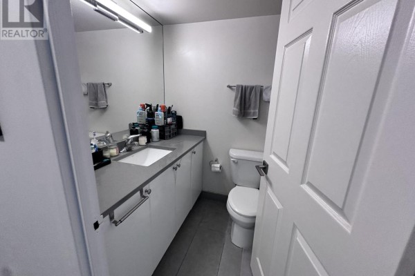 Bathroom - 2902 - 736 Bay Street, Toronto, ON M5G1N6 Photo 4