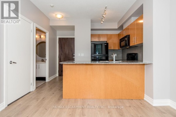 Living room - 2903 - 16 Yonge Street, Toronto, ON M5E2A1 Photo 2