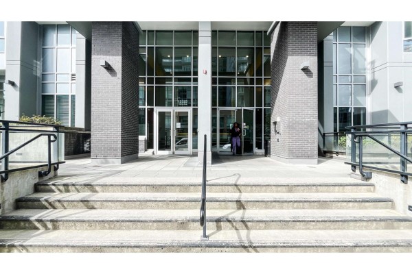 2903 13325 102a Avenue, Surrey, BC V3T0J5 Photo 2