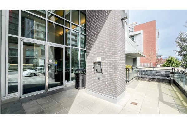 2903 13325 102a Avenue, Surrey, BC V3T0J5 Photo 3