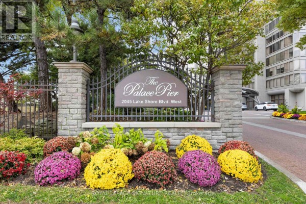 2904 - 2045 Lake Shore Boulevard W, Toronto, ON, photo 3