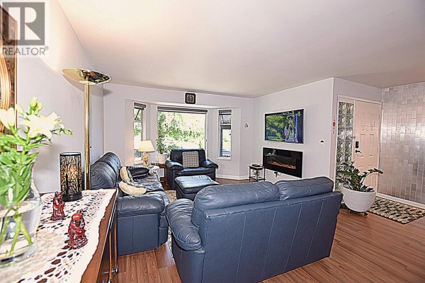 2904 Tatla Place, Coquitlam, BC V3C4W8 Photo 2