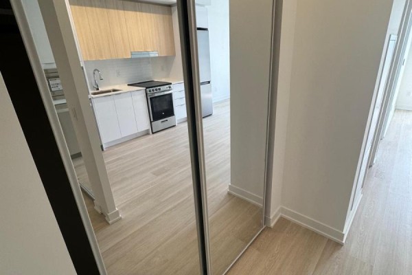 Kitchen - 2906 - 5105 Hurontario Street, Mississauga, ON L4Z3X7 Photo 3