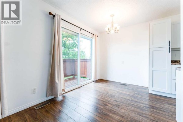 Bedroom - 2906 Doverville Crescent Se, Calgary, AB T2B1T0 Photo 5