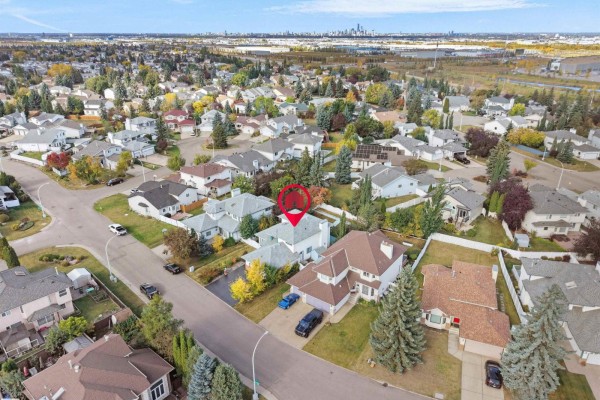 Family room - 2908 44a Av Nw, Edmonton, AB T6T1G9 Photo 4