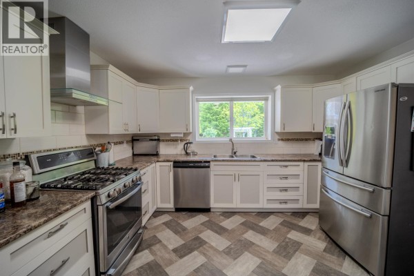 Kitchen - 2908 Marion Avenue, Terrace, BC V8G0G5 Photo 2