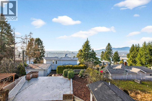 291 N Springer Avenue, Burnaby, BC V5B1H5 Photo 3