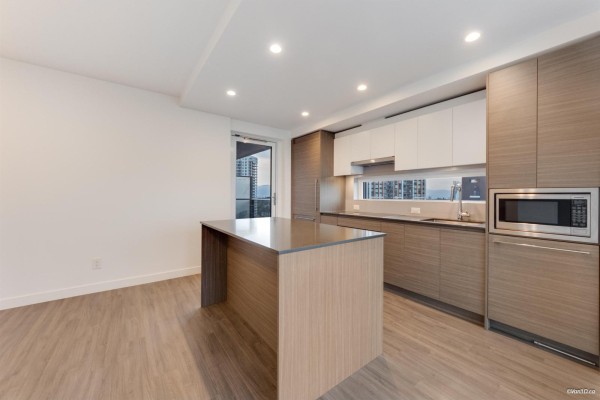 2910 13615 Fraser Highway, Surrey, BC V3T0P7 Photo 4