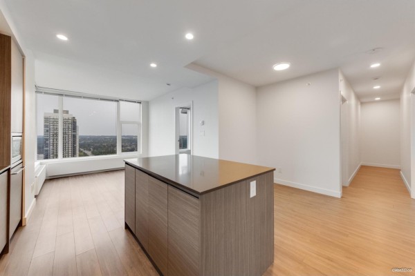 2910 13615 Fraser Highway, Surrey, BC V3T0P7 Photo 5