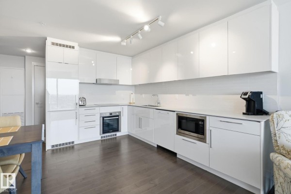 Kitchen - #2911 10360 102 St Nw, Edmonton, AB T5J0K6 Photo 3