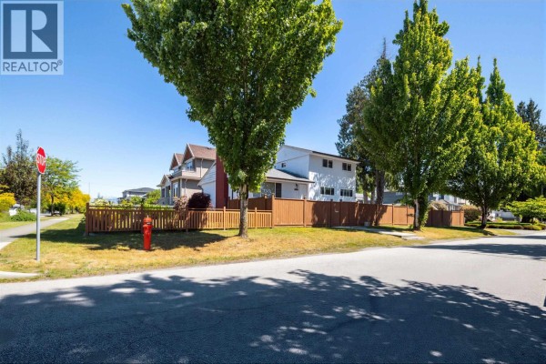2911 E 51st Avenue, Vancouver, BC V5S1R7 Photo 3