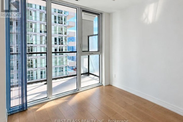 2912 - 400 King Street W, Toronto, ON M5M0X8 Photo 5