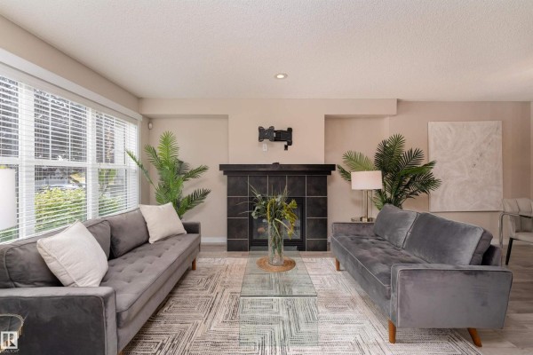 Family room - 2914 18a Av Nw, Edmonton, AB T6T0N7 Photo 4