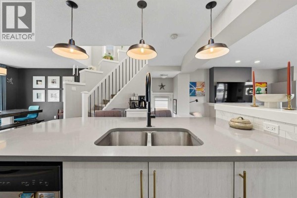 Kitchen - 292 Chinook Gate Close Sw, Airdrie, AB T4B0R7 Photo 4