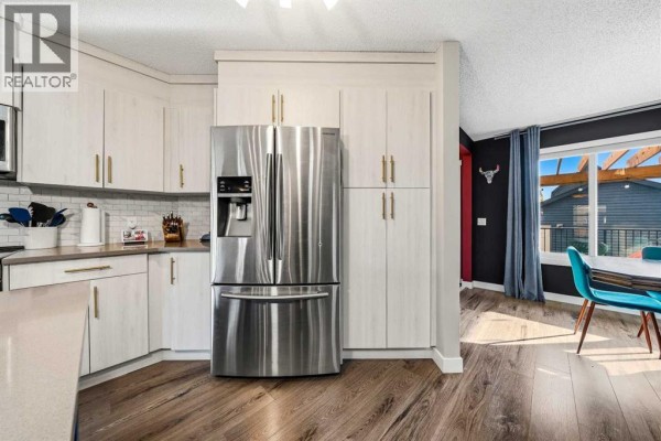 Living room - 292 Chinook Gate Close Sw, Airdrie, AB T4B0R7 Photo 5