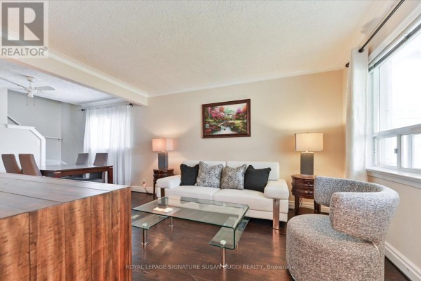 Bedroom - 292 Glebemount Avenue, Toronto, ON M4C3V3 Photo 4