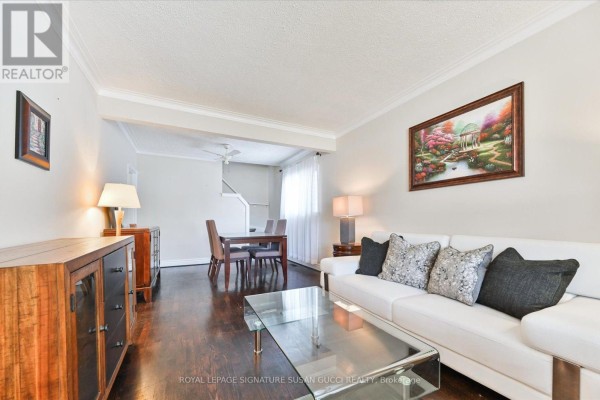 Primary Bedroom - 292 Glebemount Avenue, Toronto, ON M4C3V3 Photo 5