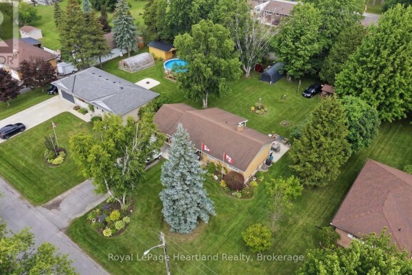292 Wellington Street, North Huron, ON, photo 2
