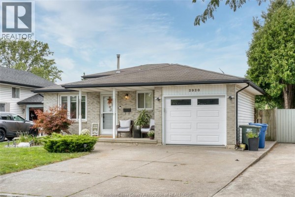 Family room - 2920 Robillard Crescent, Windsor, ON N8W5L2 Photo 3