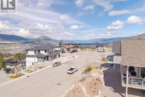 2922 Partridge Drive, Penticton, BC V2A9E7 Photo 4