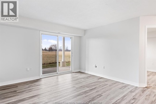 4pc Ensuite bath - 2922 Rivard Unit# 112, Windsor, ON N8T3N9 Photo 3
