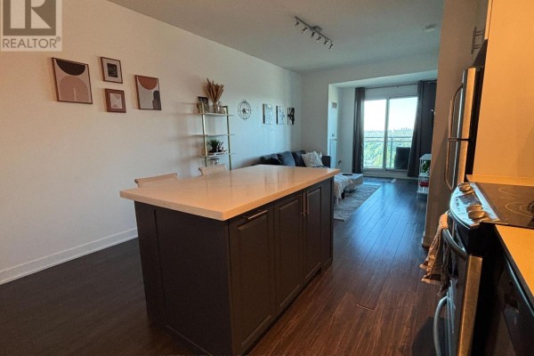 Living room - 2923 - 165 Legion Road N, Toronto, ON M8Y0B3 Photo 2