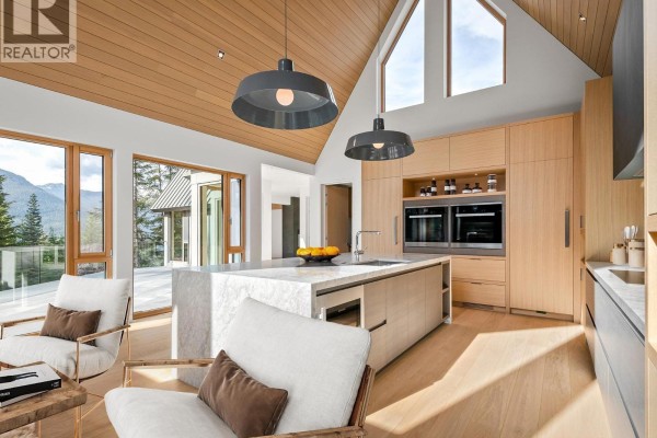2925 Kadenwood Drive, Whistler, BC V8E0L6 Photo 5