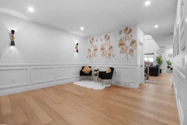 Family room - 2928 1 Av Sw, Edmonton, AB T6X3E2 Photo 4