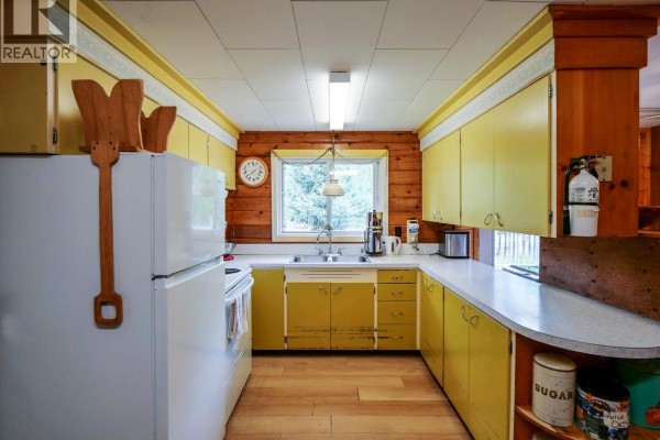 Kitchen - 293 Doherty Drive, Quesnel, BC V2J1B6 Photo 2