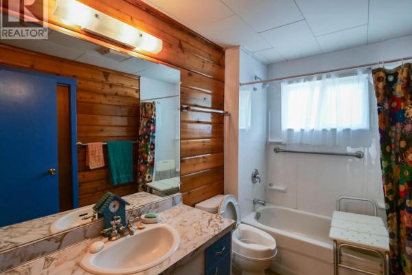 Laundry room - 293 Doherty Drive, Quesnel, BC V2J1B6 Photo 3