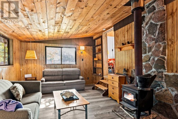 Living room - 293 Musquosh River Shore, Georgian Bay, ON P0C1H0 Photo 3