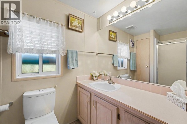 3pc Ensuite bath - 2930 Brown Road Unit# 23, Salmon Arm, BC V1E4M1 Photo 5