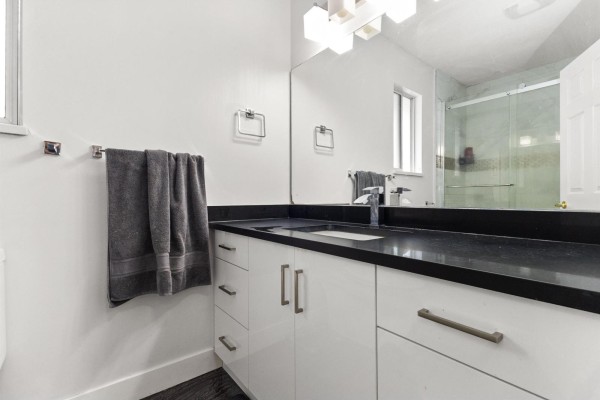 2930 Edgehill Avenue, Abbotsford, BC V2T5J9 Photo 4