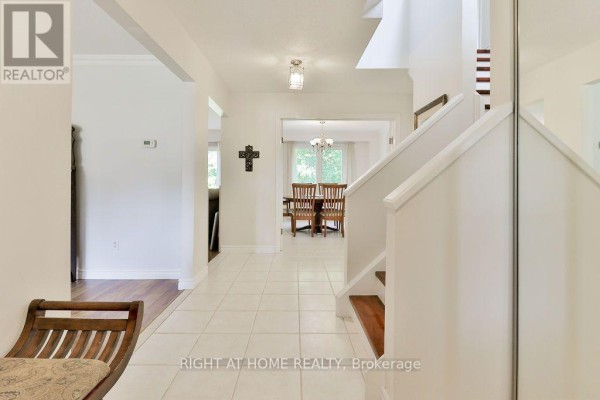 Living room - 2932 Remea Court, Mississauga, ON L5L2H5 Photo 3