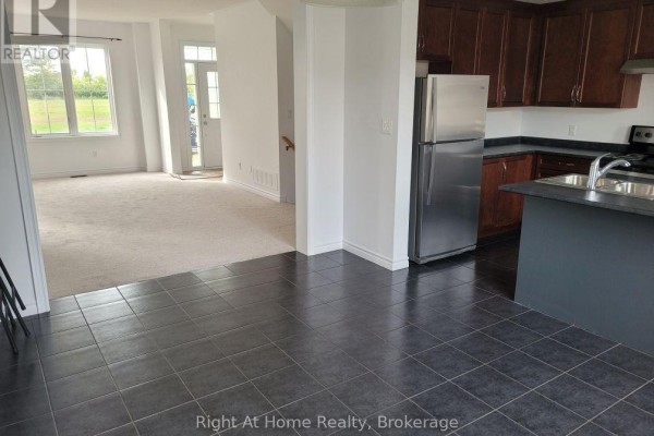 Kitchen - 294 Brookhill Boulevard, Clarington, ON L1C0M1 Photo 3