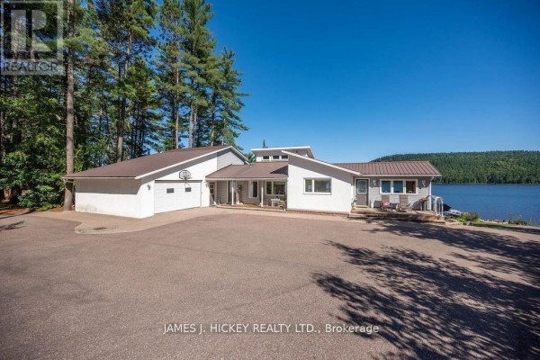 Family room - 294 Lau-ren Road, Laurentian Hills, ON K0J1P0 Photo 2