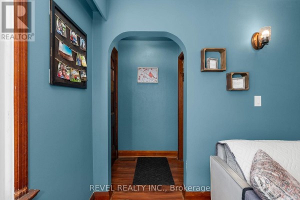 Primary Bedroom - 2940 Old Second Road S, Springwater, ON L9X1P6 Photo 5