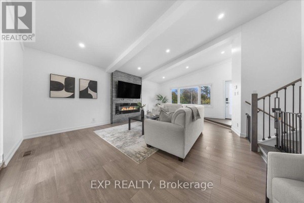 2940 Prince Of Wales Drive, Ottawa, ON K2E0B2 Photo 4