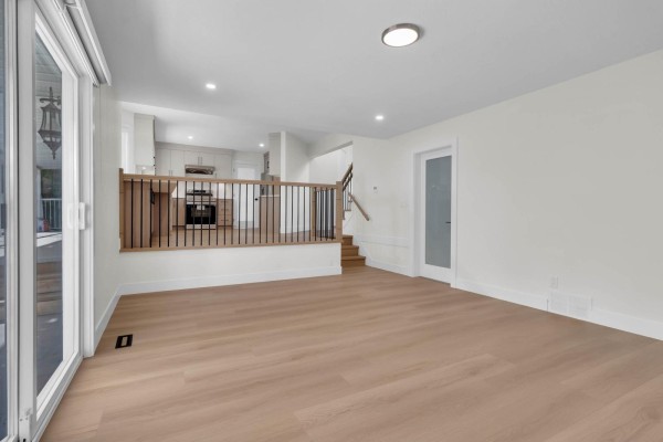 2943 Sidoni Place, Abbotsford, BC V2T5K1 Photo 3