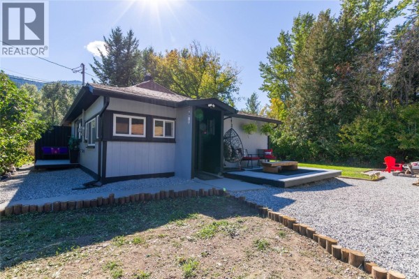 Kitchen - 2946 Seaman Road, Falkland, BC V0E1W0 Photo 2