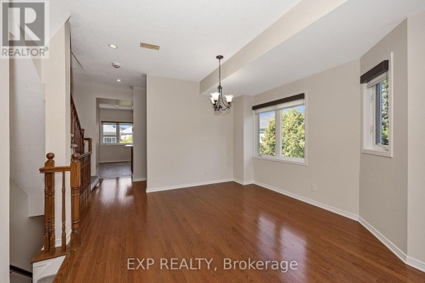 Living room - 295 - 29 Jardin Private E, Ottawa, ON K1K2V6 Photo 5