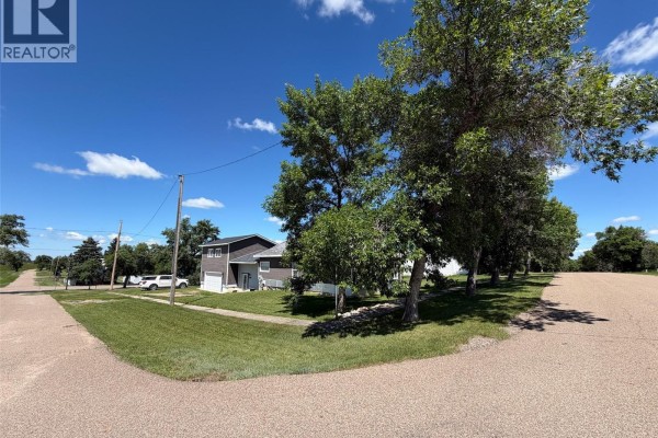 Den - 295 Ensign Street, Pennant, SK S0N1X0 Photo 2