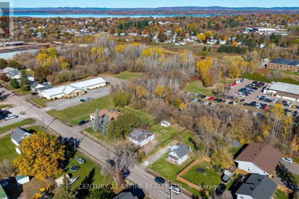 295 Julien Street, Pembroke, ON K8A3P6 Photo 2