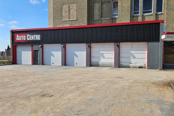 295 Memorial Boulevard, Winnipeg, MB, photo 2