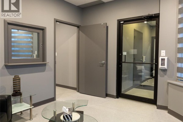 2950 Dougall Avenue Unit# 3, Windsor, ON N9E1S2 Photo 4