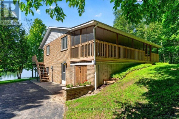 2950 R29, Rideau Lakes