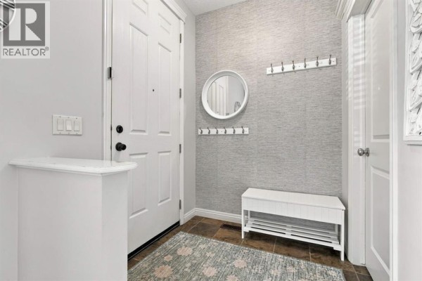 Living room - 2952 Peacekeepers Way Sw, Calgary, AB T3E7R6 Photo 3