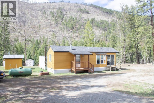 Kitchen - 2955 33 Highway, Westbridge, BC V0H1Y0 Photo 5